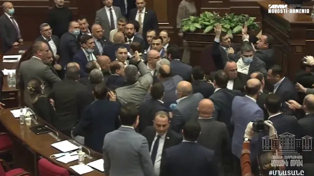 У парламенті Вірменії сталася масова бійка (відео)