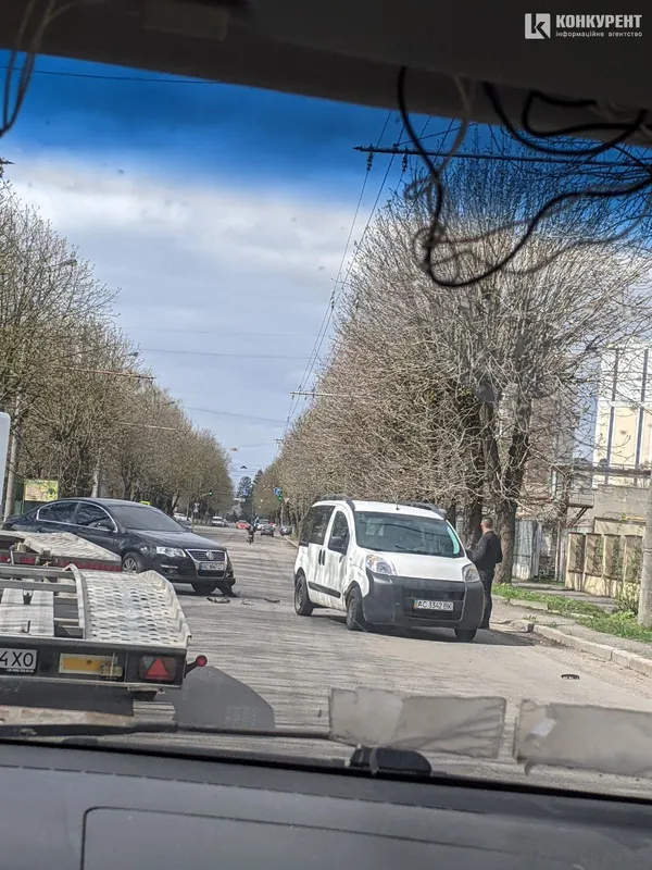 У Луцьку на Дубнівській – аварія: Volkswagen наздогнав Fiat (фото, відео)