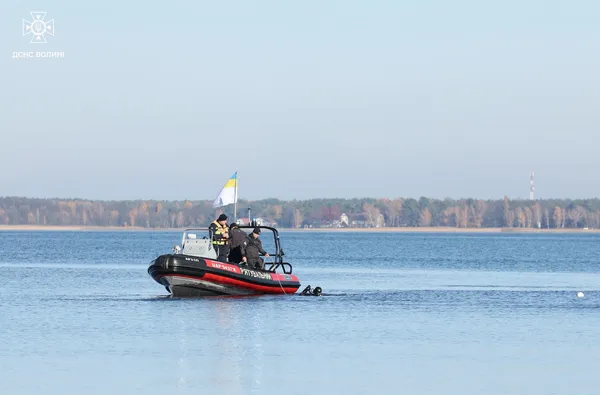 На Шацьких озерах провели масштабну евакуацію з води: що коїться (фото)