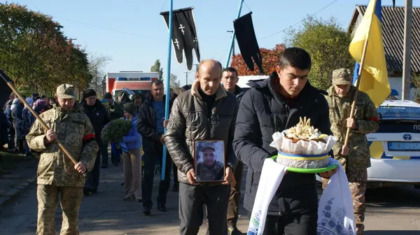 «Куди ж ти, сину, йдеш…»: Рожищенська громада провела в останню дорогу захисника Сергія Беня (фото)