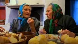 Бабуся з Волині стала зіркою на англомовному ютуб-каналі: як їй це вдалося (відео)