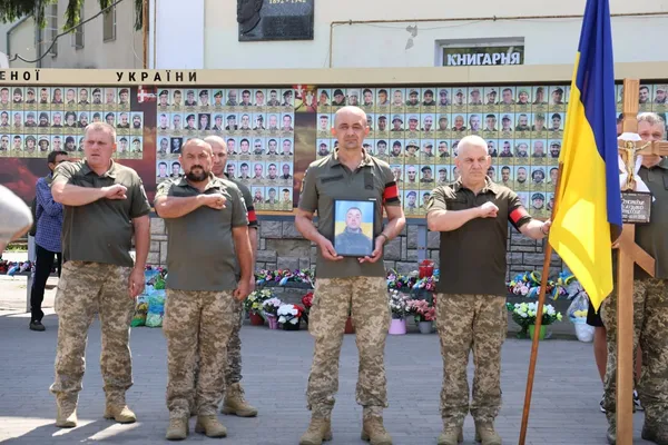 🕯️ У Луцьку попрощалися із воїном Володимиром Ігнатовичем (фото)