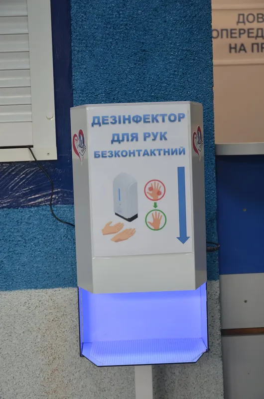 У луцькій поліклініці встановили безконтактні дезінфектори (фото)