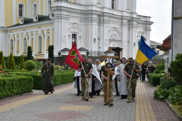 Загинув більше року тому: у Луцьку попрощалися з полеглим воїном Володимиром Андрійчуком (фото)