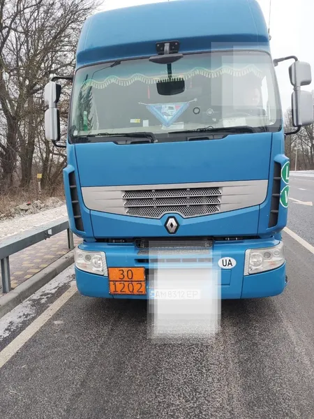 На Волині поліцейські виявили автоцистерну з «лівим» пальним (фото, відео)