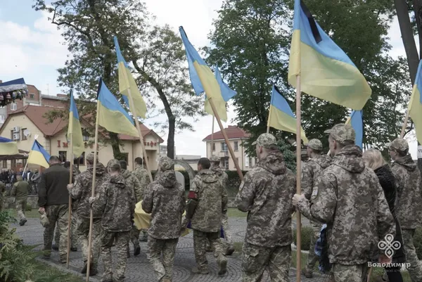 У місті на Волині відбулося прощання з полеглим захисником Сергієм Остапишиним (фото)