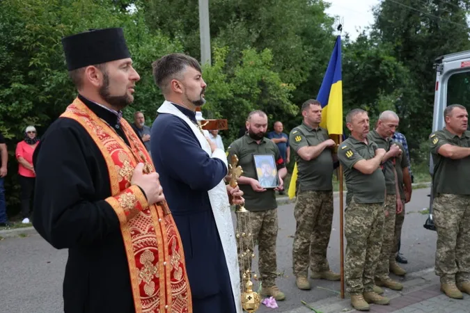 «Був найбільшою опорою і підтримкою»: на Волині попрощалися з загиблим воїном Ігорем Лавришиним