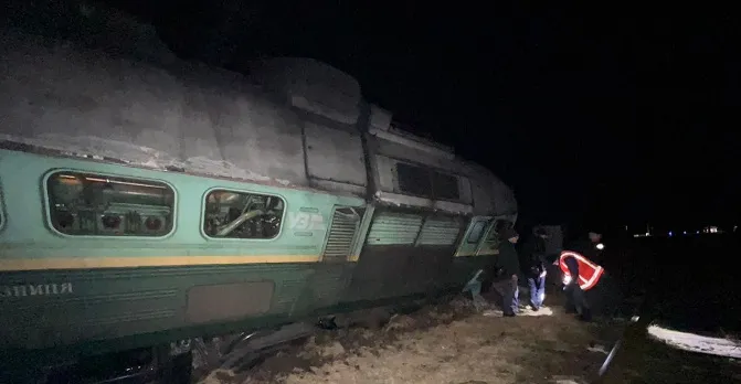 У Ковелі потяг «Київ – Варшава» зійшов з колії: повідомили подробиці (фото)