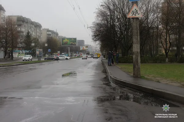 Патрульні навчали лучан правильно переходити дорогу (фото)