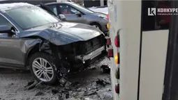 У Луцьку авто лишилось без бампера через пристрасний  цілунок із маршруткою (фото)