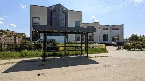 У Ковелі ремонтують старі та облаштовують нові зупинки (фото)