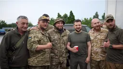 Зеленський був на фронті і розповів про просування на всіх напрямках (фото, вдіео)