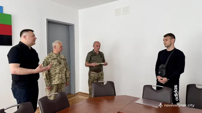 У Нововолинську двом військовим вручили державні нагороди (фото)
