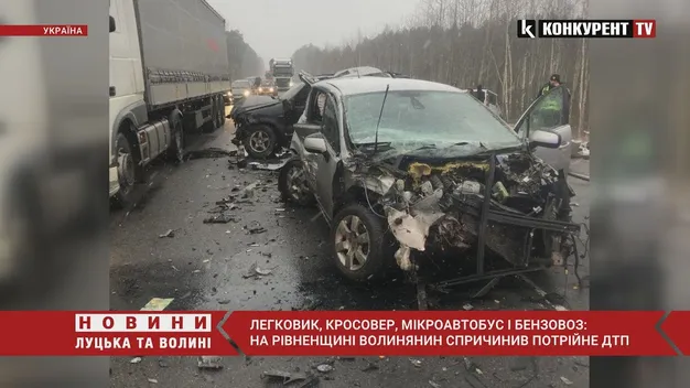 На «варшавці» – масштабна ДТП: зіткнулися два легковики, бус і бензовоз (фото, відео)
