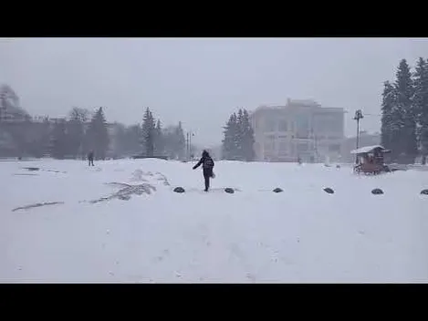 Люті зими повертаються: Луцьк замело снігом (фото)