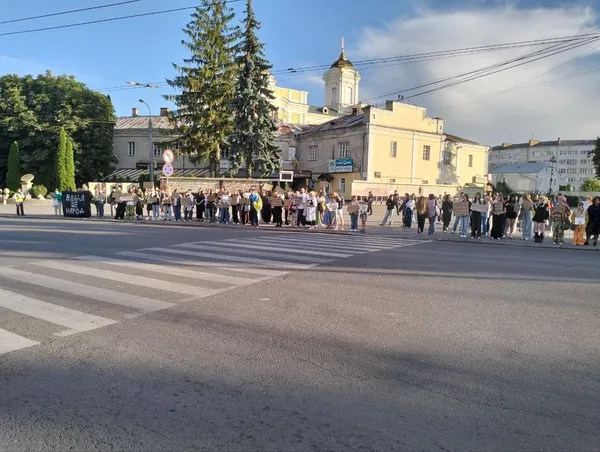 У Луцьку сотня людей вийшла на акцію за повернення Федорова на посаду Міноборони (фото)