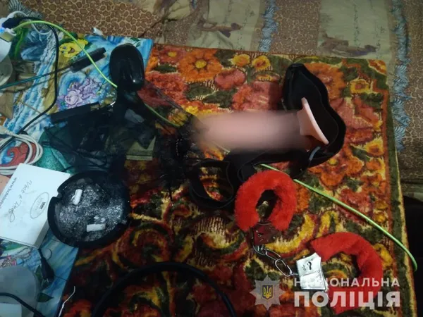 Чоловіка, який ґвалтував своїх неповнолітніх доньок, взяли під варту (відео)