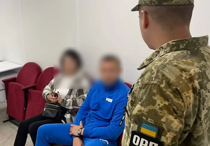 Теща із зятем намагалися виїхати за кордон як молодята