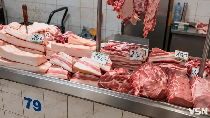 Скільки у Луцьку коштує свинина на ринку (фото)