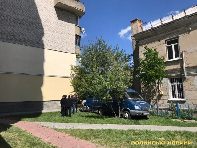 У Луцьку чоловік випав з дев’ятого поверху (фото)