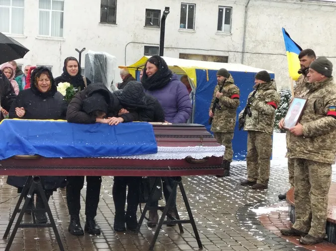 На Волині в останню дорогу провели захисника Юрія Чонку (фото)