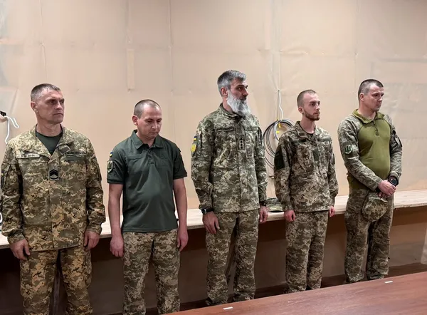 Бійців волинської «Сталевої Сотки» нагородили відзнаками «Захиснику Луганщини» (фото)