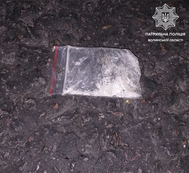 У Луцькому районі 40-річний дебошир лякав людей пістолетом (фото, відео)