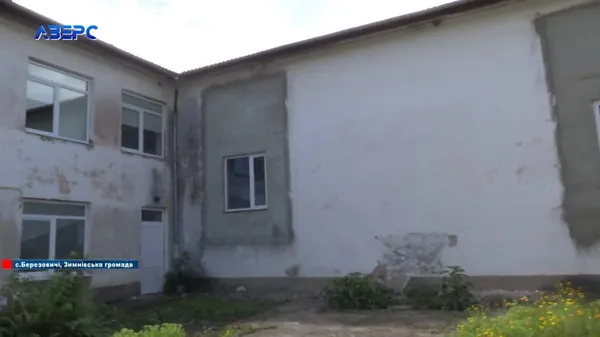 Батьки учнів ліцею в селі на Волині б'ють на сполох через укриття-довгобуд (відео)