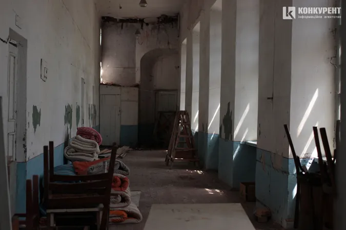 У олицькому замку Радзивілів обвалюється стеля (фото)