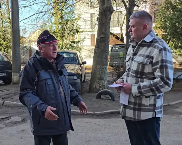 Олександр Валентинович (ліворуч)