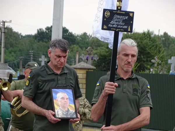 На Волині попрощалися із 43-річним десантником Сергієм Остапуком (фото)
