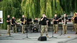 Музика, що об’єднує: у центрі Луцька військовий оркестр виступив просто неба (фото, відео)