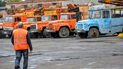 Чим вивозять луцьке сміття і чистять дороги: репортаж із "бази" комунальників (фото)
