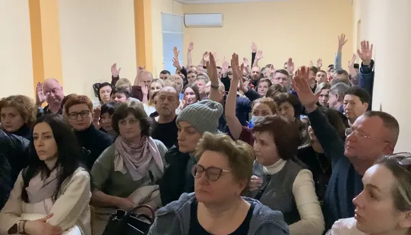 Колектив поліклініки голосує за недовіру директорці