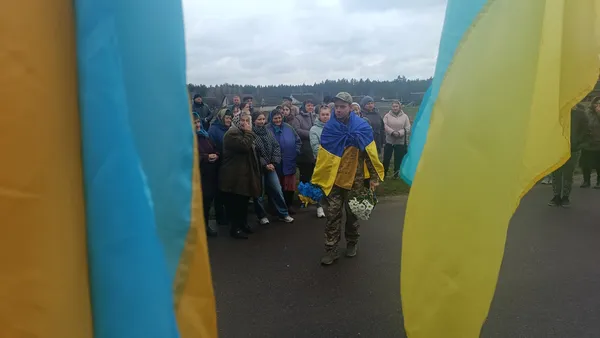 Зустріч звільненого з полону Олександра Ковбасюка у селі Оконськ