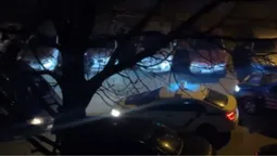 П'яний як чіп: у Луцьку голий водій замкнувся у своєму авто від патрульних (відео)