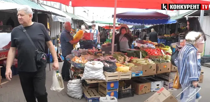 На ринку у Луцьку – черги: по що біжать покупці (відео)