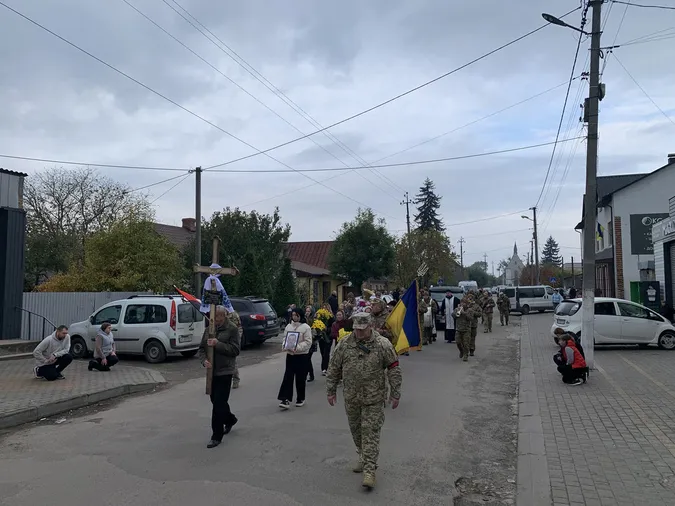 У Луцькому районі попрощалися із воїном Леонідом Бриндзієм (фото)