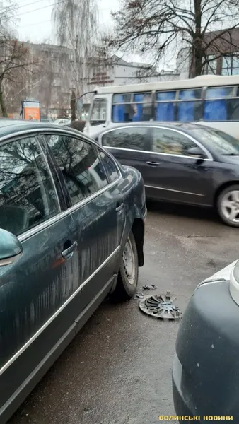 У Луцьку «швидка» протаранила легковик (фото)