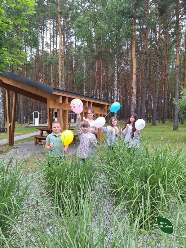 В екокомплексі «Лісовичок» на Волині сьогодні усіх дітей пригощають морозивом (фото)