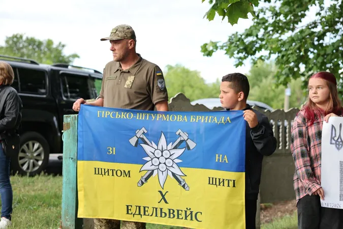 Нарешті додому: у Ківерцівській громаді зустріли звільненого Героя Миколу Касюрака (фото)