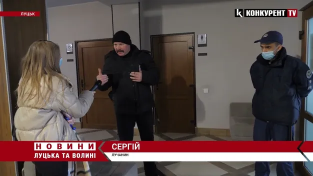 Не хотів одягати маску: лучанин кілька годин скандалив з охоронцями суду (відео)