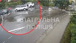 У Луцьку «безсмертний» велосипедист потрапив під колеса легковика (відео)