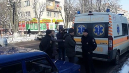 Сирени і проблискові маячки: як лучани реагують на авто зі спецсигналами (фото)