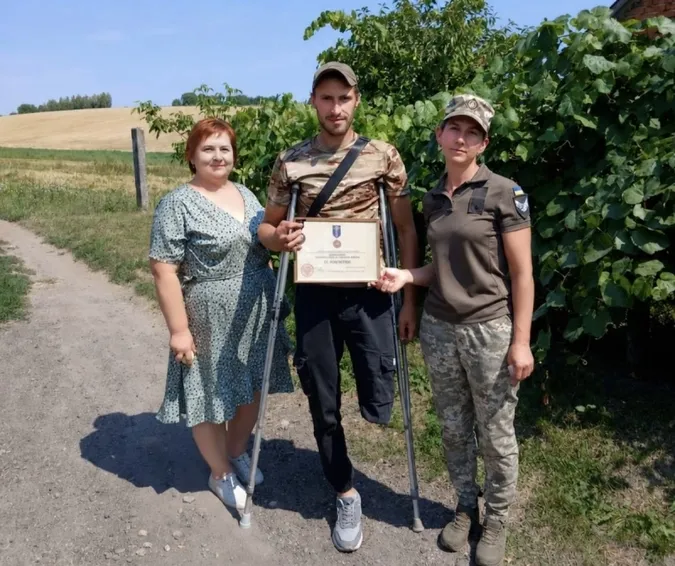 На Волині ветеран отримав відзнаку Міністерства оборони «За поранення» (фото)
