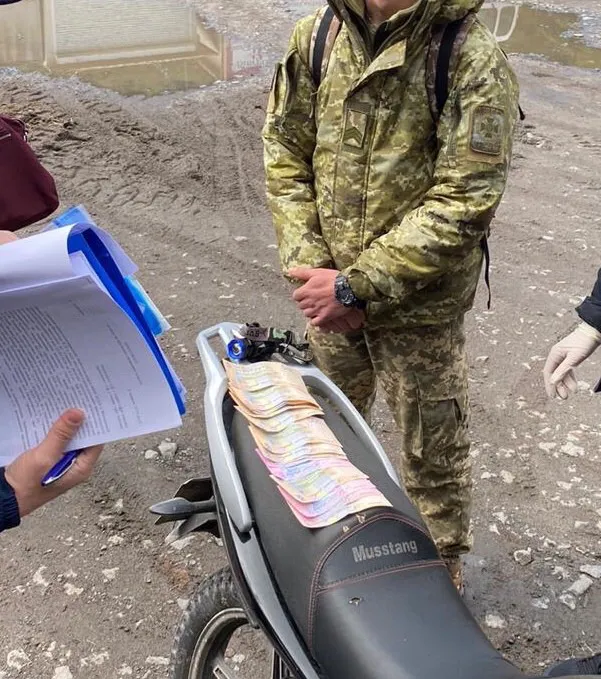 Прикордонник Луцького загону попався на хабарі (фото)