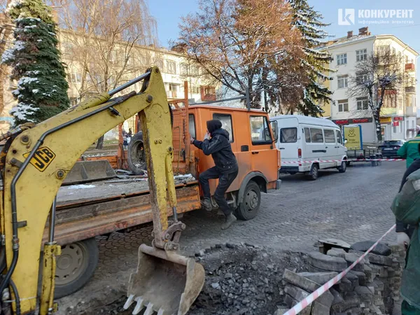 У Луцьку перекрили рух на Сенаторки Левчанівської – замінюють кабель (фото)