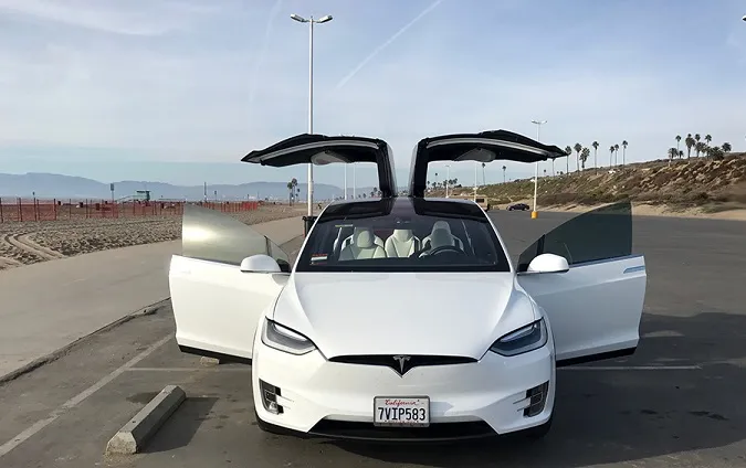 Хакер виявив секретний «режим Ілона» у Tesla