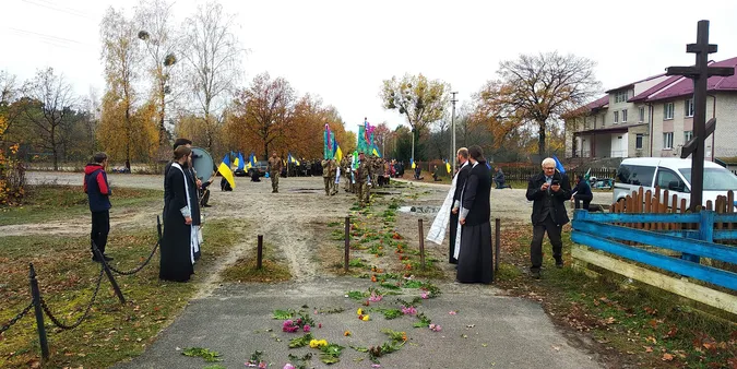 На Ратнівщині поховали воїна, якого вважали безвісти зниклим