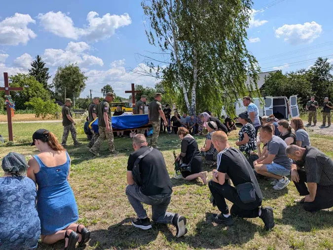 Через два роки після загибелі на Волині поховали воїна Петра Більчука (фото)